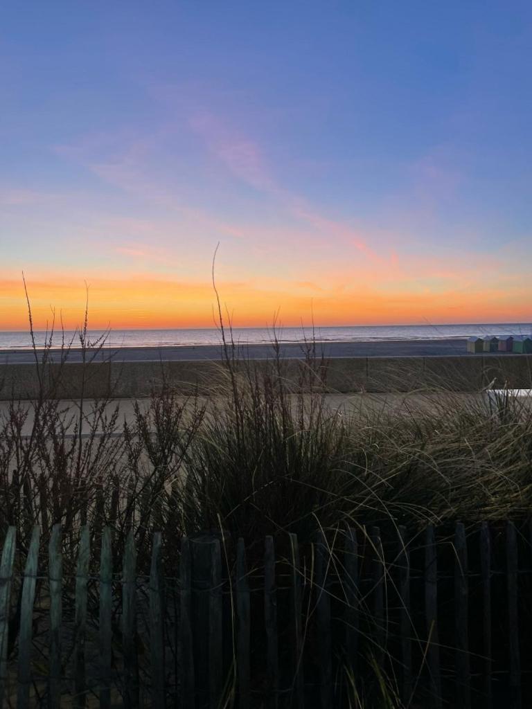 L'Alteia: Beachfront Apartment with Private Parking Berck Exterior photo