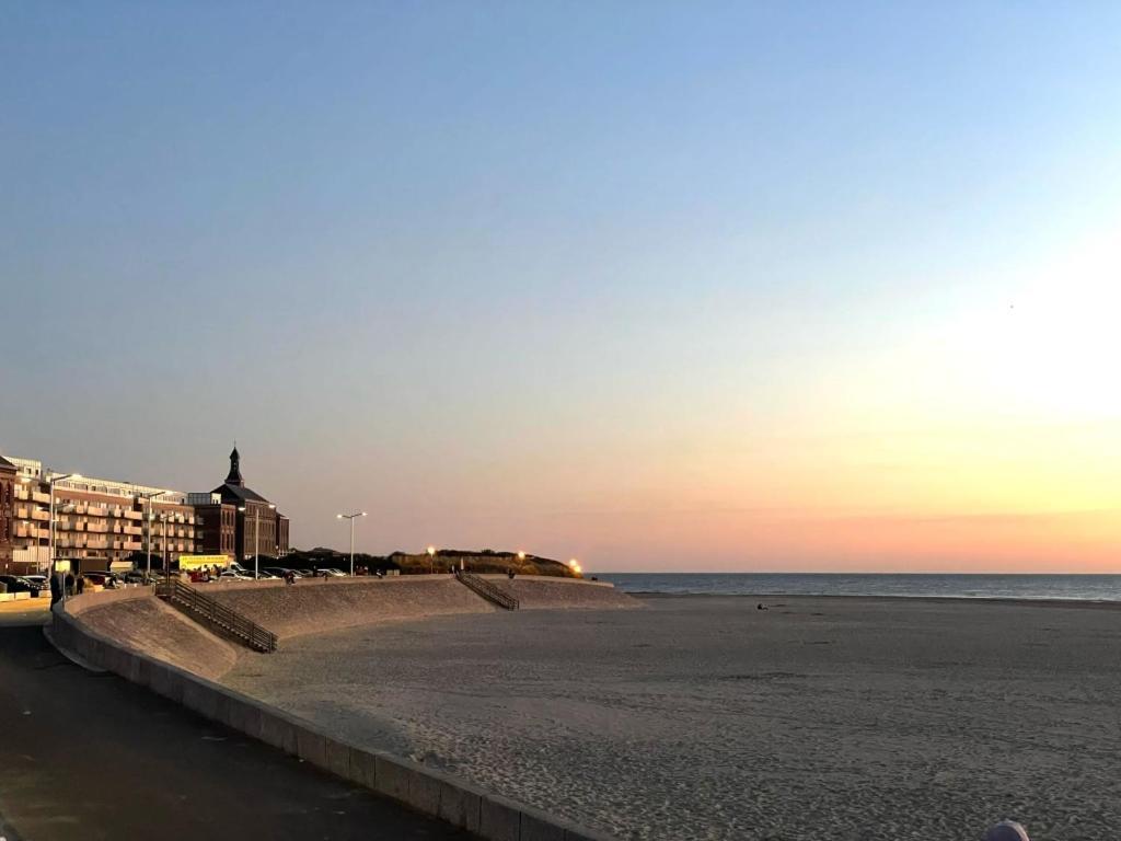 L'Alteia: Beachfront Apartment with Private Parking Berck Exterior photo